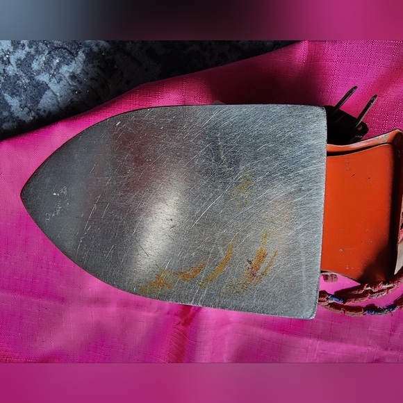 Vintage electric iron with support plate - Picture 7 of 8